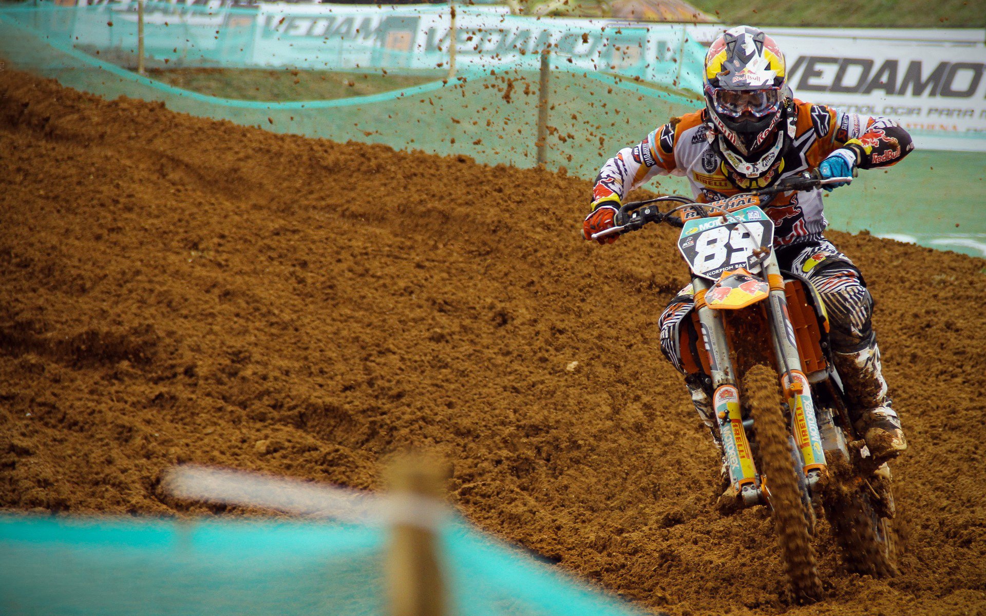 英超激烈角逐,豪门纷纷奋战追赶